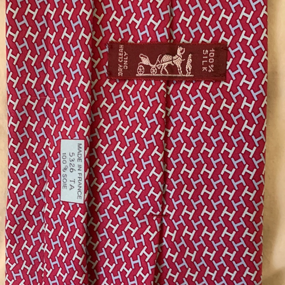 Hermes mens 100% silk tie. Excellent condition.